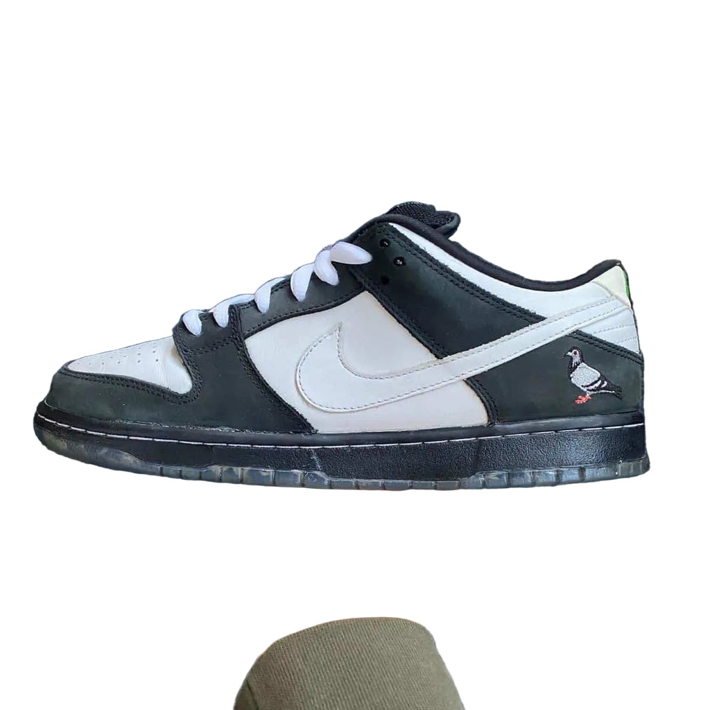 EU 45 - Nike SB dunk Low Panda Pigeon