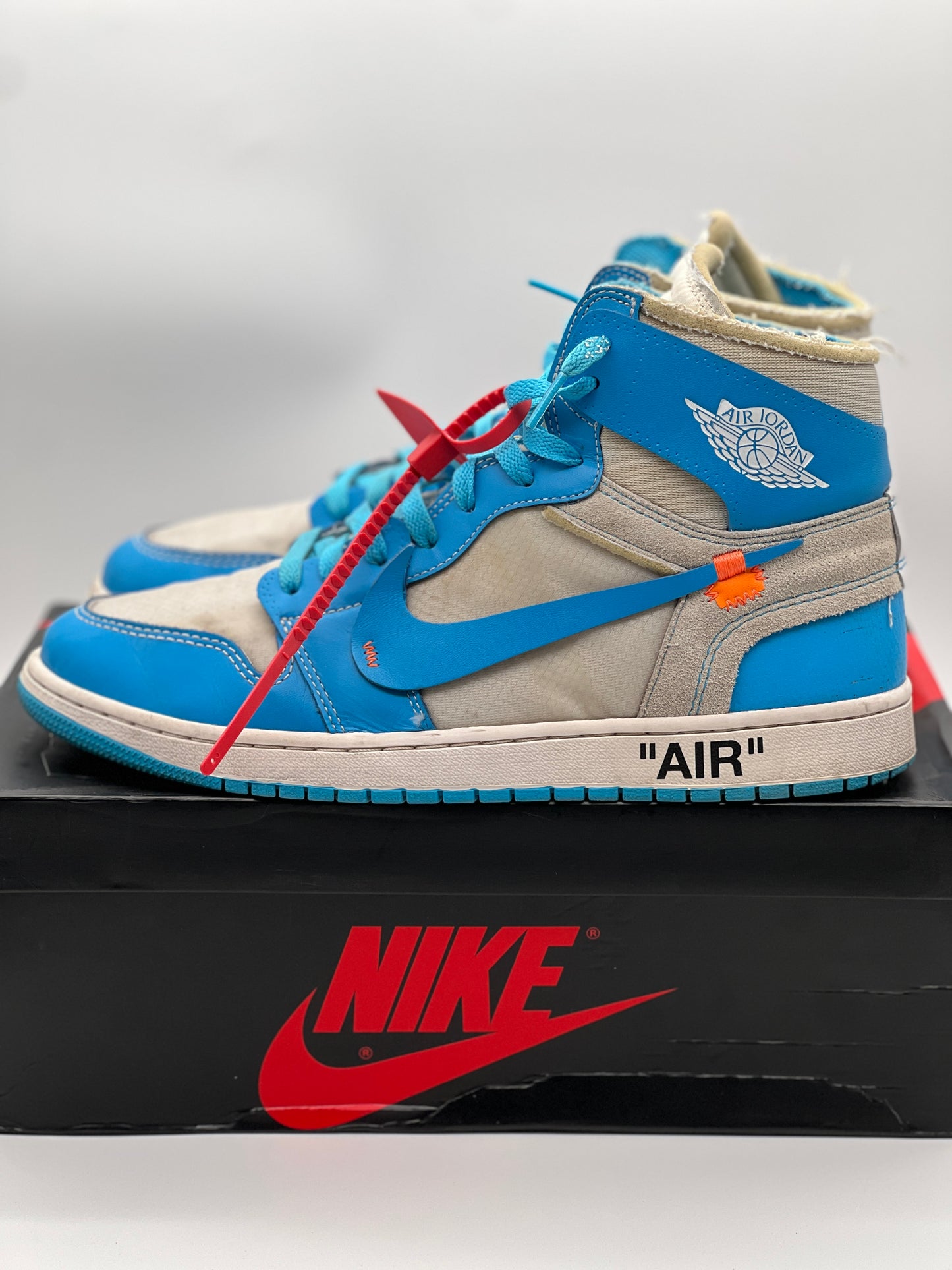 Off-White x Air Jordan 1 UNC SAMPLE PAIR Used EU 45,5