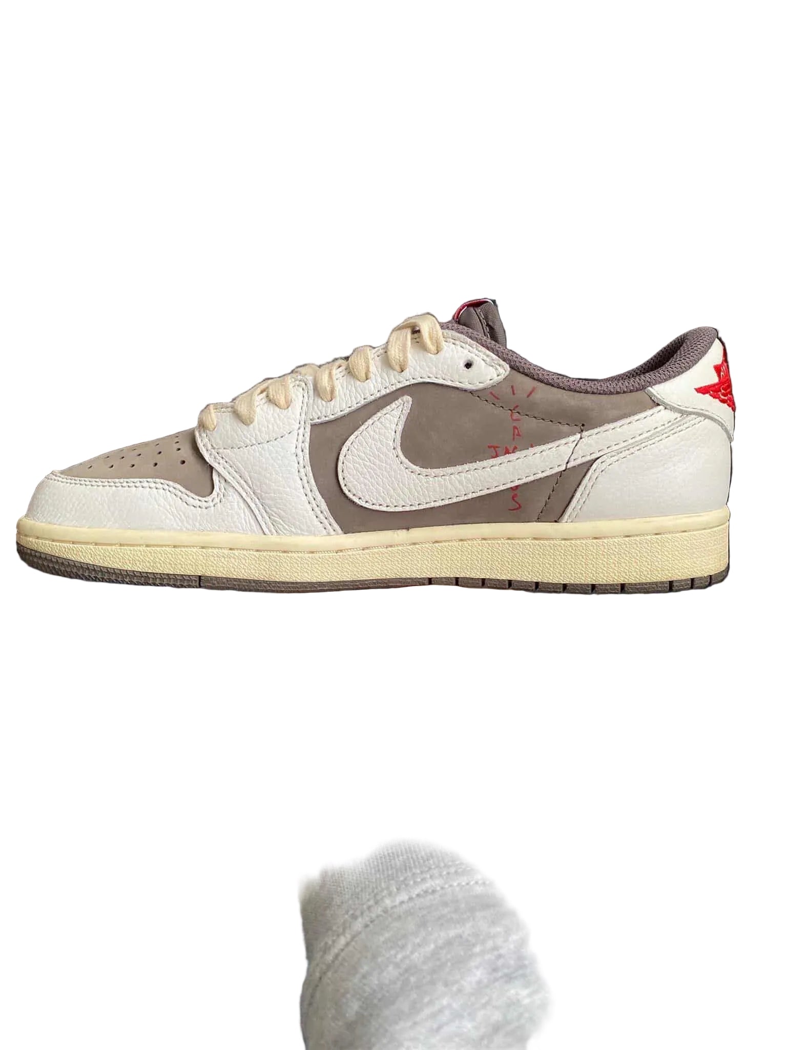 EU 41 - Travis Scott Jordan 1 Low Reverse Mocha